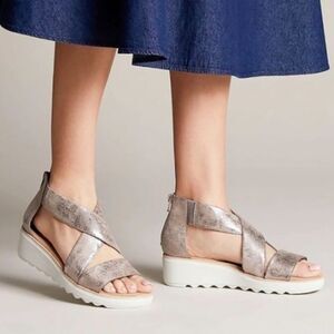 Clarks Women's Metallic Jillian Rise Wedge Sandal size 6.5
